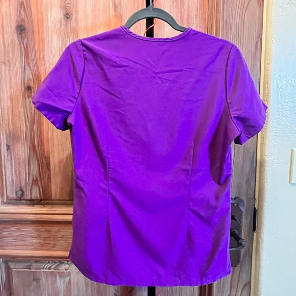 2pc bundle of FIGS Scrub Tops - Picture 6 of 16